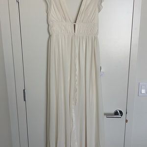 Never used white maxi dress size M